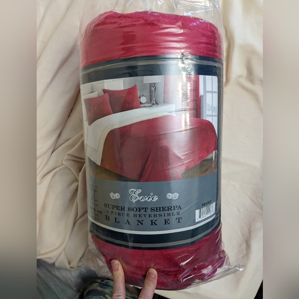Chic Home Design Burgundy Sherpa Queen Quilt Set